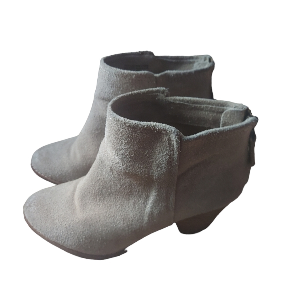 6.5 Splendid cream booties